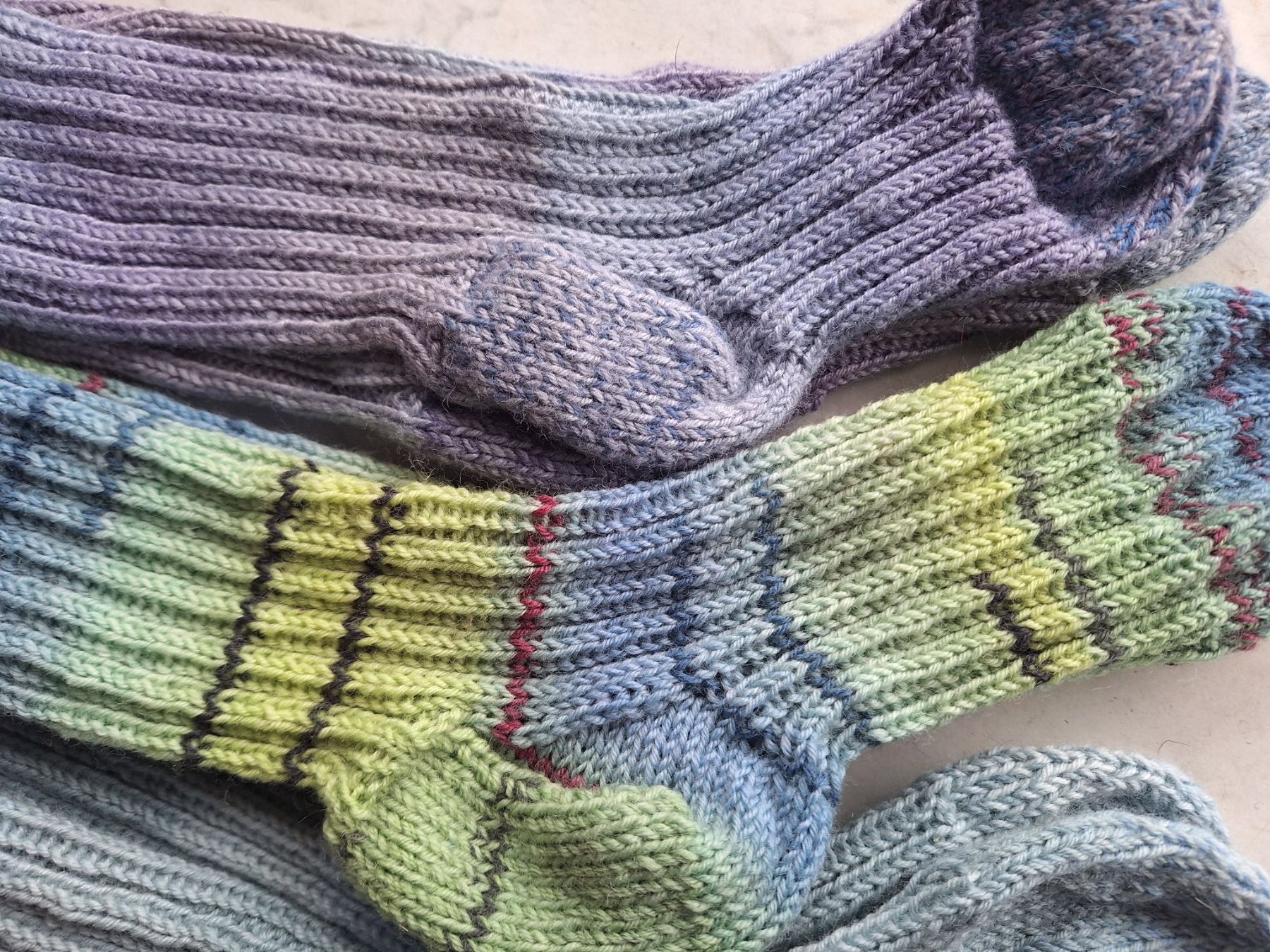 Calze: 4 PAAR SOCKEN HANDGESTRICKT GR 38 – Nuovo (secondo la descrizione) da Huttwil venduto da Kunterbuntli 2