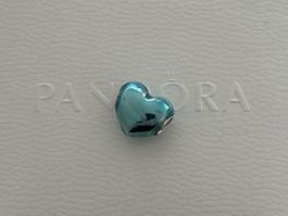 Pandora Himmelblaues Metallic-Herz Charm