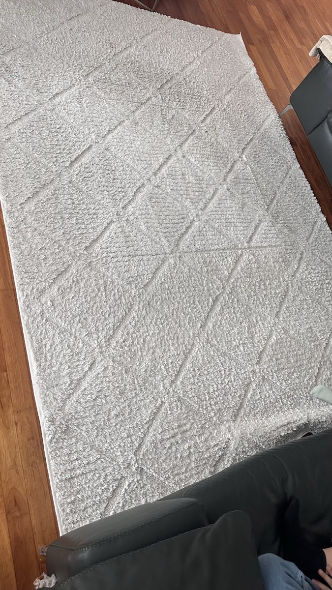 Tappeti: Weicher Teppich mit geometrischem Muster – Usato da Dübendorf venduto da SPLO