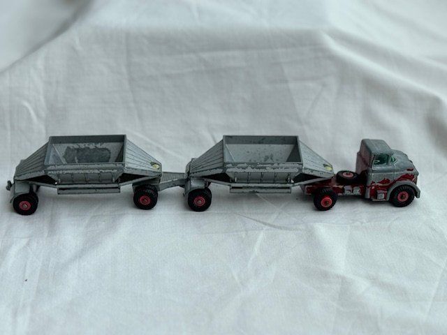 Matchbox Modellini d'auto: MATCHBOX MAJOR TRACK FRUEHAUF HOPPER - NO M4 – Difettoso da Honau venduto da Ritika