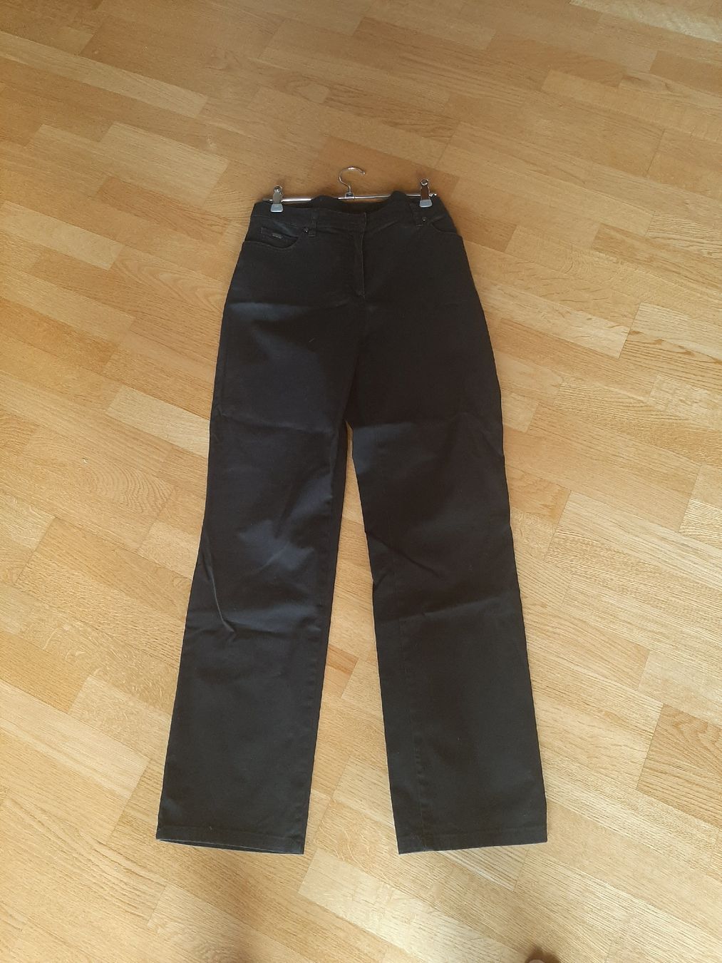 Gerry Weber Pantaloni: Gery Weber Hose gr42 Farbe schwarz – Usato da chur venduto da berni048