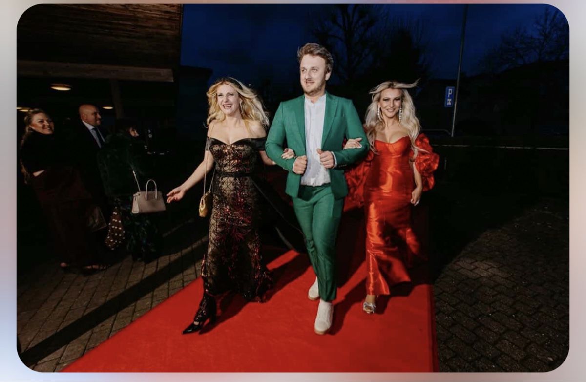 Vestiti: Luxuriös Wunderschöne Damen Robe Abendkleid M – Nuovo (secondo la descrizione) da Amriswil venduto da JaJa-Express 1