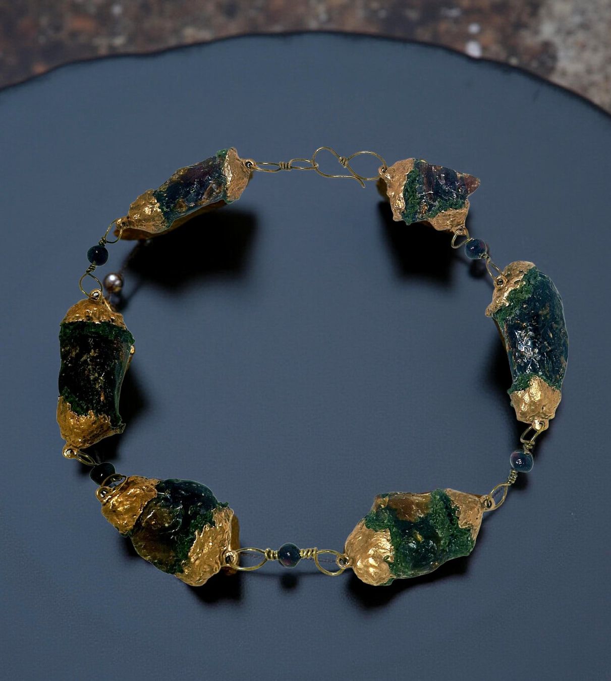 Catenine: Kurzkette Sumatra-Bernstein, Moos, Bronze. 47cm – Nuovo e nell'imballaggio originale da Aarau venduto da Schmuckhoehle_MD 1