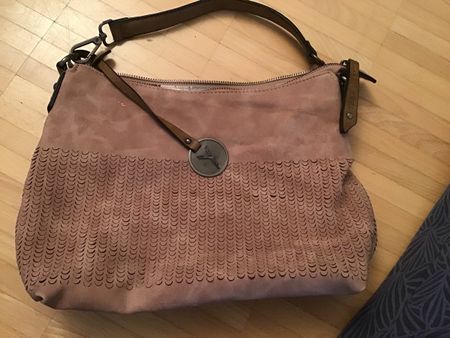 Verkaufe selten getragene Handtasche aus Veloursleder