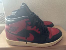 Nike Air Jordan 1 Mid, Grösse 44, Rot/Schwarz