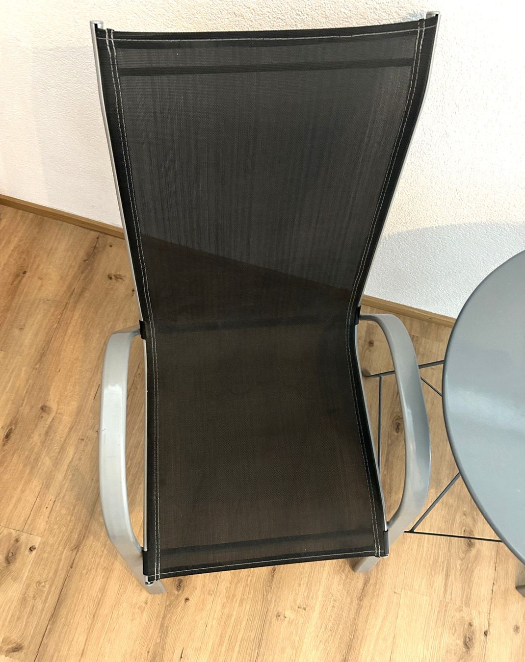 Tischset: Balkonstühle und Tisch set – Gebraucht aus Visp von igo_p5yy 1