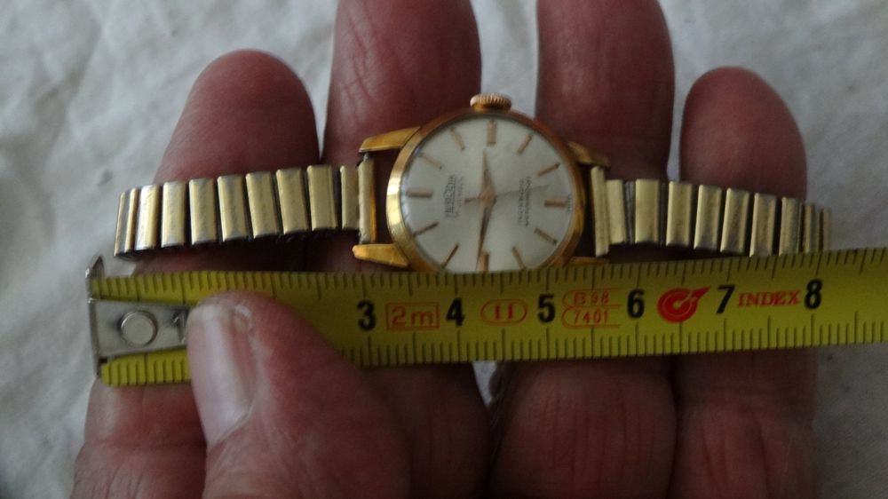Montres: HERODIA  KLEINE DAMEN UHR .HANDAUFZEUG.17J.LAUFT-- – D'occasion à zürich par ahmad01 1