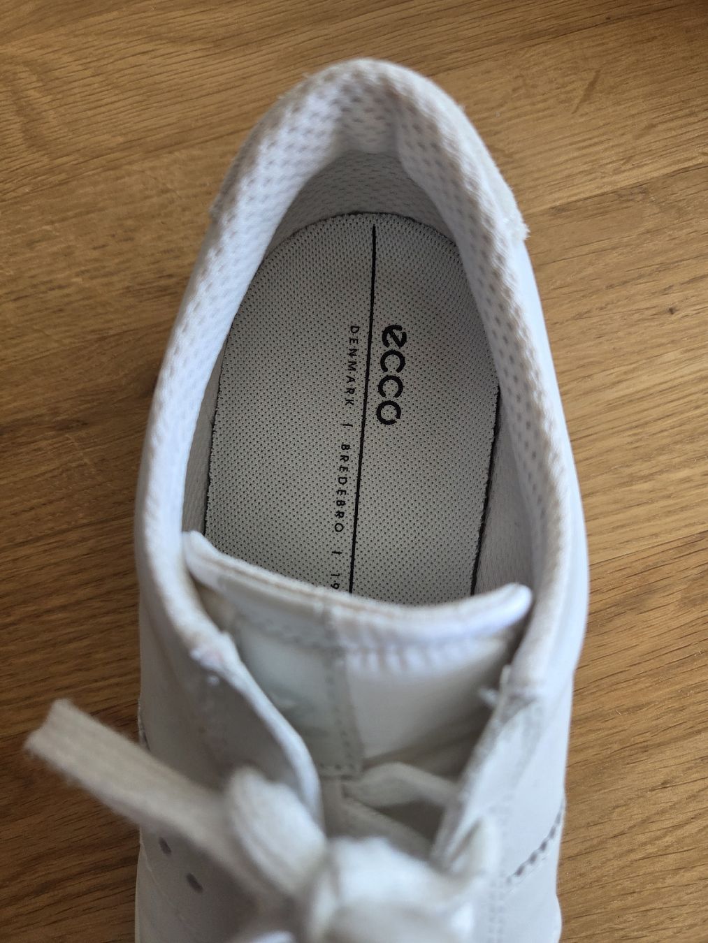 Ecco Chaussures femmes: Ecco Sneaker weiss Leder Grösse 40  – D'occasion à Lupfig par olivenbaeumli 2