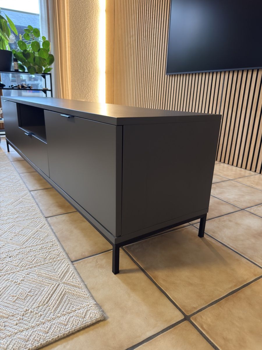 Mobili TV: TV Lowboard Grau – Usato da Pfyn venduto da jkphotoarchi 1