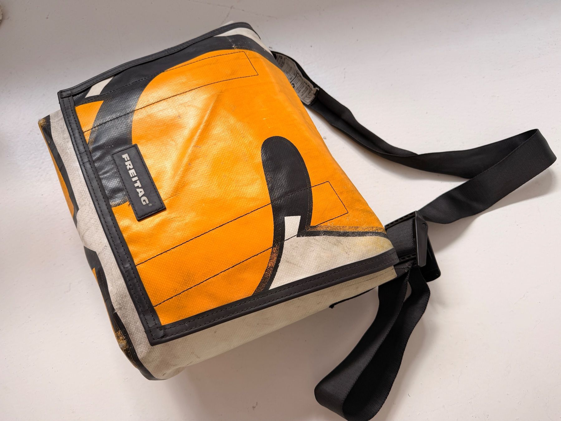 Freitag Taschen: Freitag Tasche Orange Weiss Schwarz Freizeittasche – Gebraucht aus Bern von die_6p8g 2