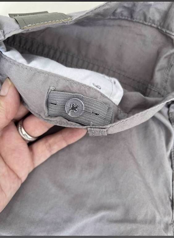 Pantaloni: Short gris léger NEUF 170 – Usato da Epalinges venduto da Kallem 1