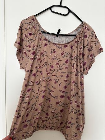 T-shirt à fleurs léger et confortable