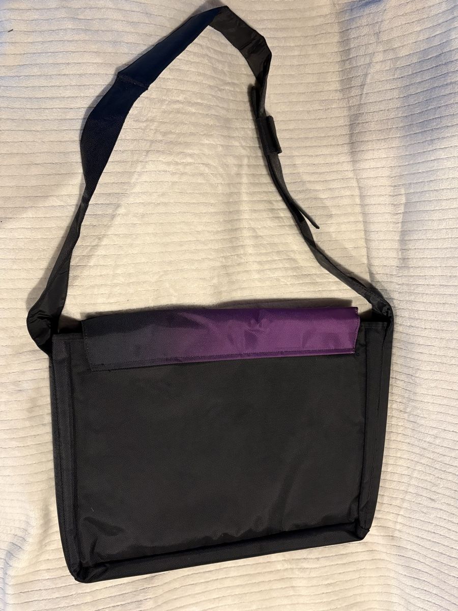 Borse da donna: riesen Laptop Tasche / Umhängetasche – Nuovo (secondo la descrizione) da Rümlang venduto da resale35 5