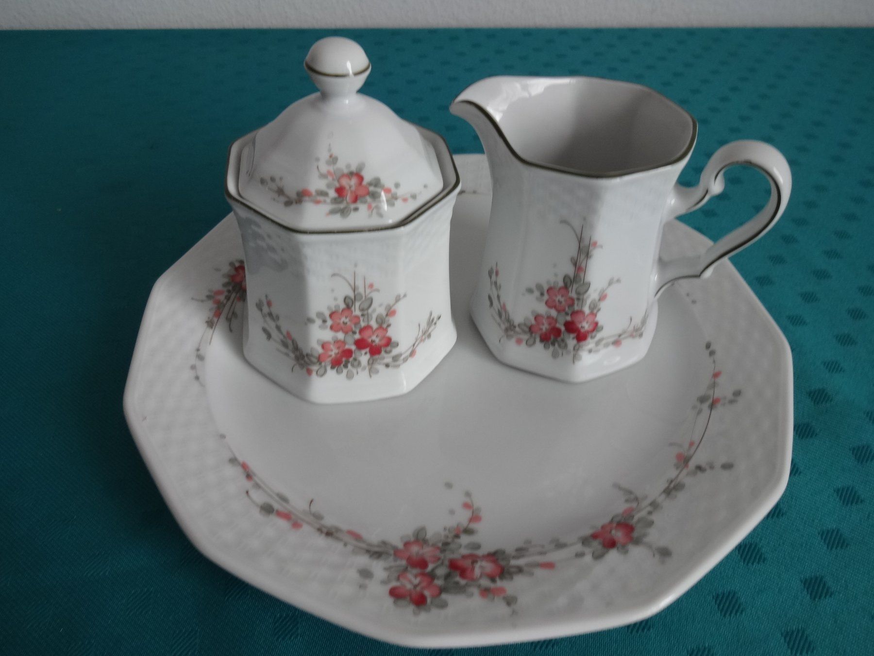 Geschirrsets: * Raphaela * Pozellan Set – Neu (gemäss Beschreibung) aus Frauenfeld von Riaa 1