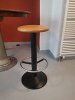 Chaise de bar ancienne lourde en fonte