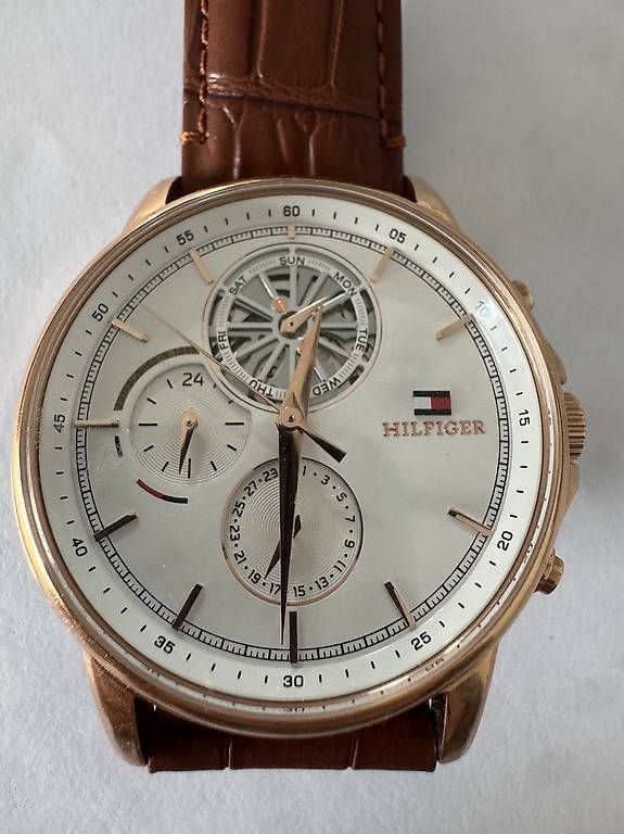 Orologi: Neuwertiger Tommy Hilfiger Chronograph – Usato da Oberkulm venduto da Mikro1970