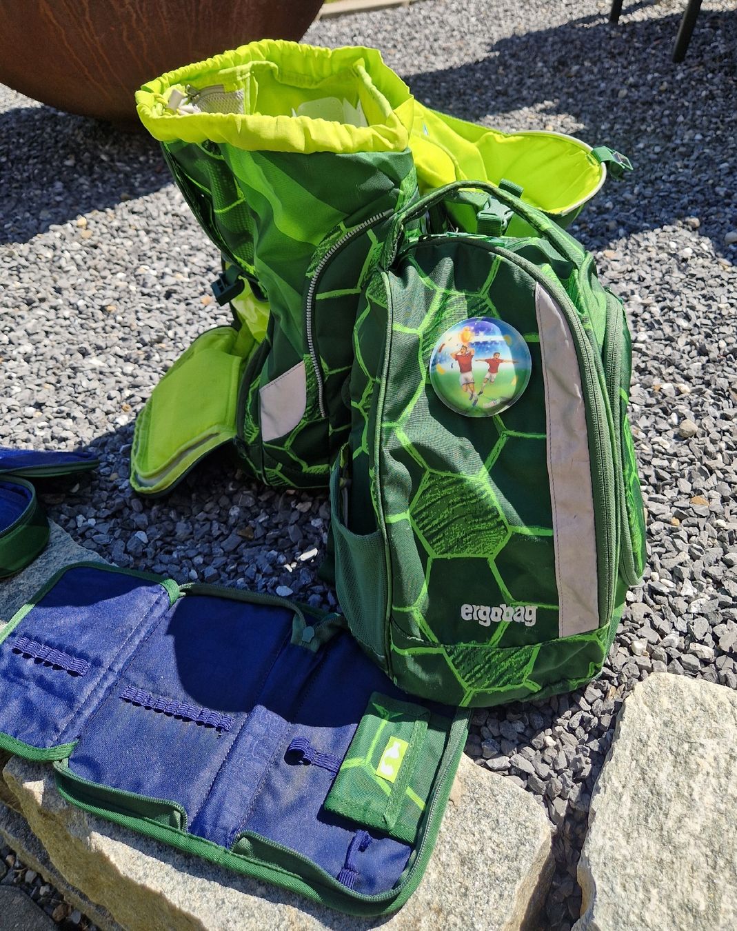Ergobag Borse & Zaini: Ergobag Schulranzen Set mit 2x Etui und Turnrucksack – Usato da Schindellegi venduto da COIFFY 3