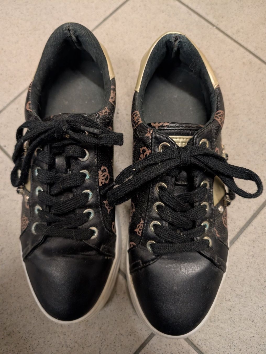 Guess Scarpe da donna: Guess sneakers size 39 – Usato da Zermatt venduto da msz_nb9h