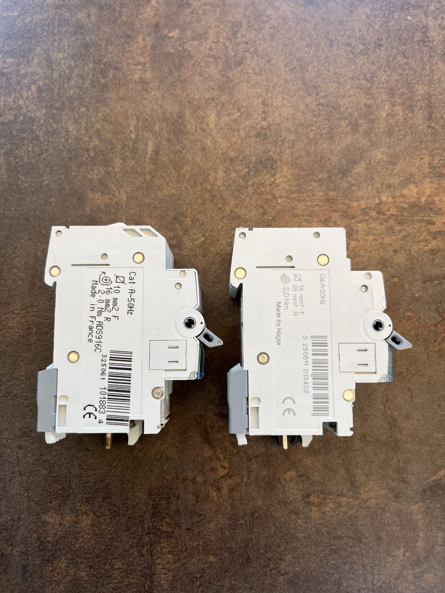 Hager Composants électroniques: Fils C16 Hager 2 Polig – D'occasion à Würenlos par KLG_3TBs 2