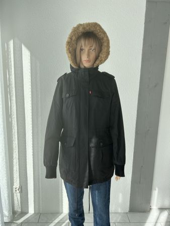 Levi's Winter Coat with Fur Hood, Size L, Black, Women ❄️🧥