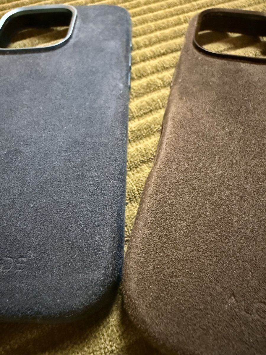 Apple Covers & Schutzfolien: Alcantara Handyhüllen iPhone 16 Pro – Gebraucht aus Winterthur von Adriianson 1