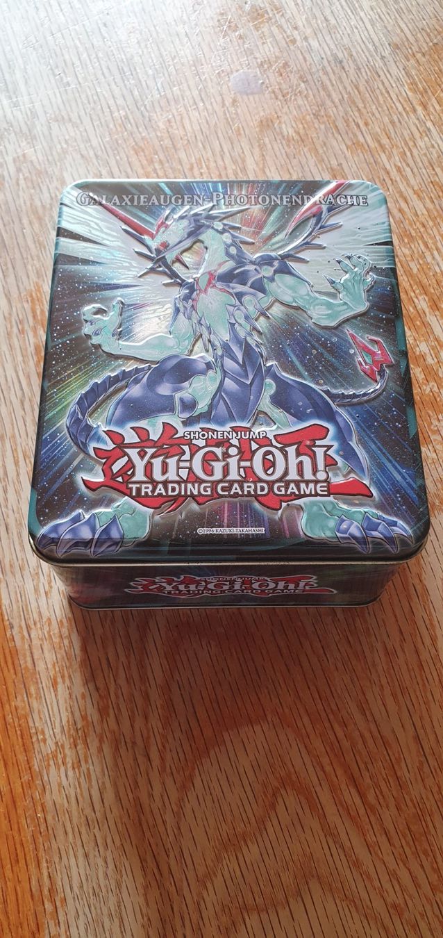 Yugioh Sammelbilder & Trading cards: Yu-Gi-Oh Trading Card Game Sammeldose mit Karten – Gebraucht aus Walenstadt von Hit-24