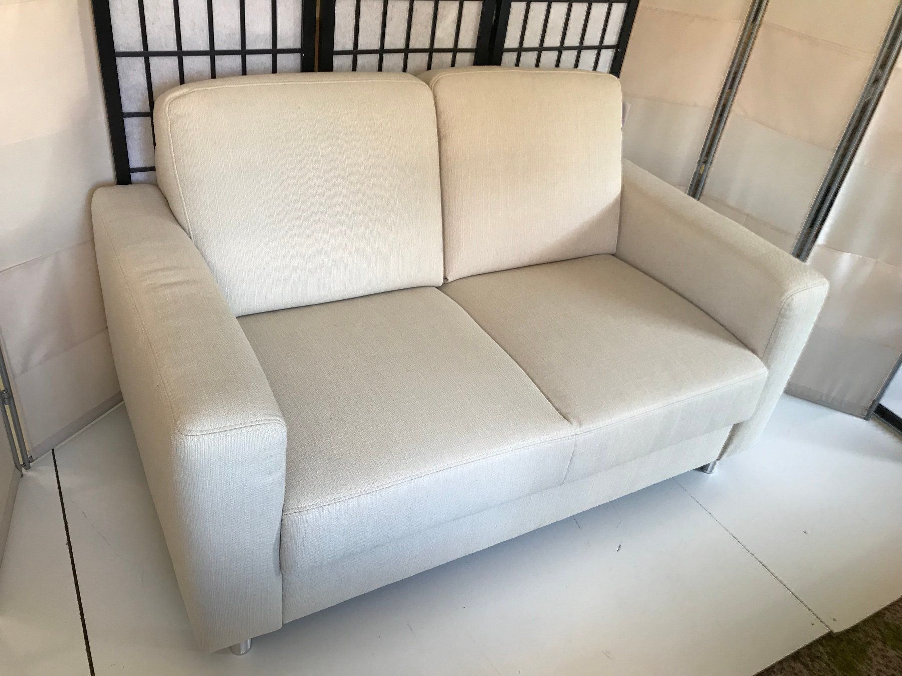 Divani: 2er Sofa LEONE Stoff elfenbein 148 cm – Nuovo (secondo la descrizione) da Unterentfelden venduto da moebelrufli 3