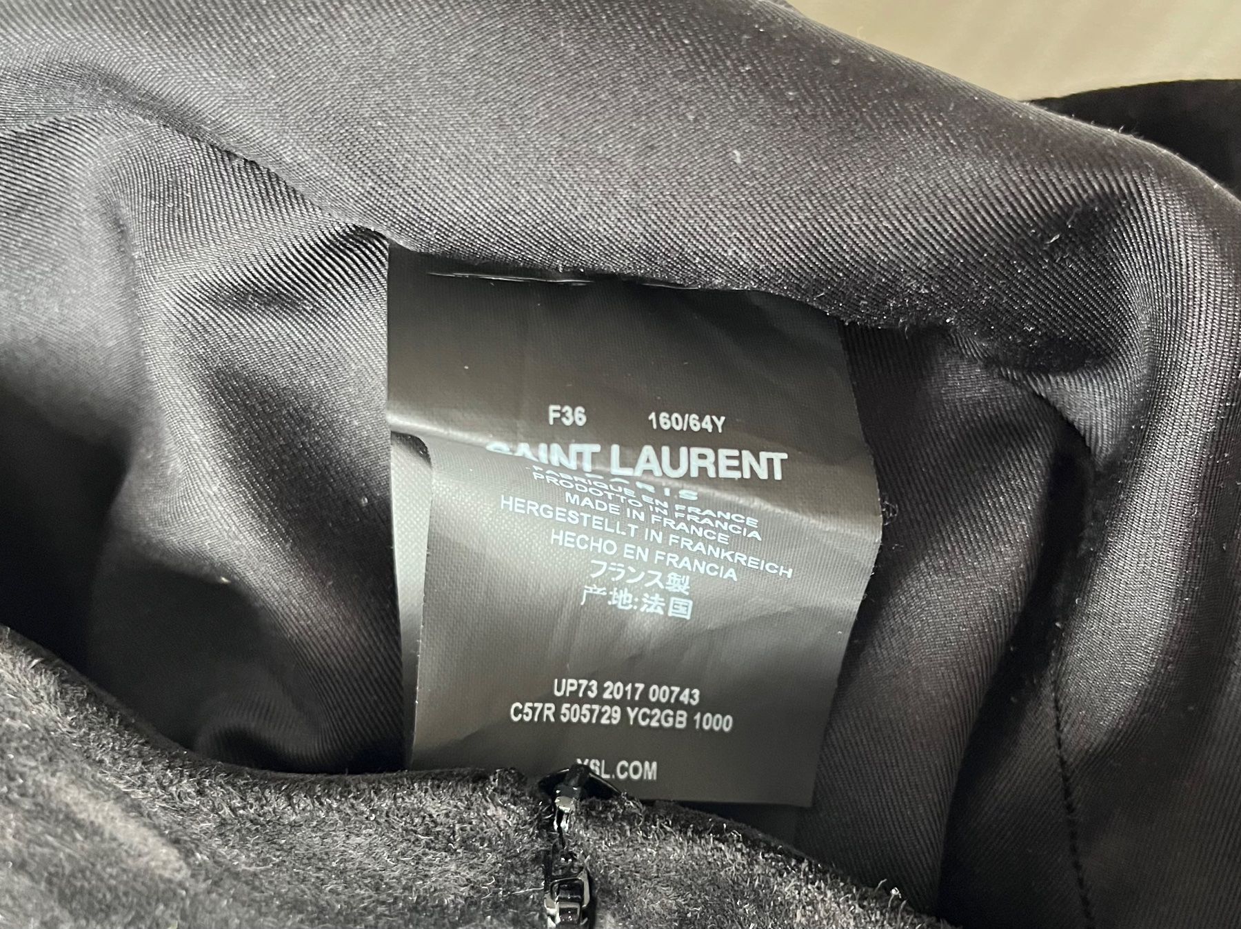 Saint Laurent Gonne: Saint Laurent, mini jupe en daim – Usato da Genève venduto da dachaw 4