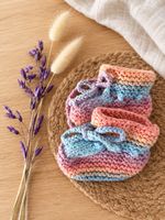 NEU Kleine Hausschuhe häkeln Baby Regenbogen Pastell