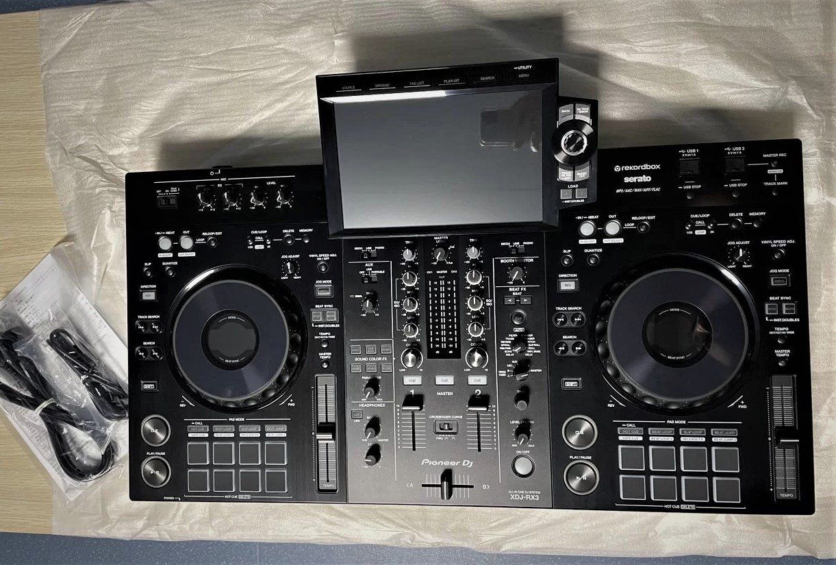 Pioneer Mischpulte: DJ-Controller Pioneer XDJ-RX3 – Neu und originalverpackt aus Zürich von  2