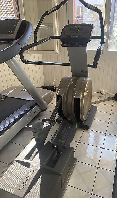 Technogym Hometrainer: Vélo elliptique Technogym Excite, bon état – Usato da Bussigny venduto da fhi_gb27