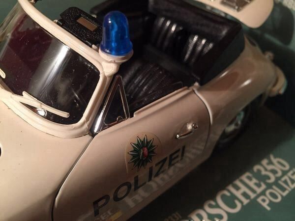 Porsche Modellautos: PORSCHE 356 POLIZEI im Massstab 1:18 – Neu und originalverpackt aus Erlenbach im Simmental von Model_box 6