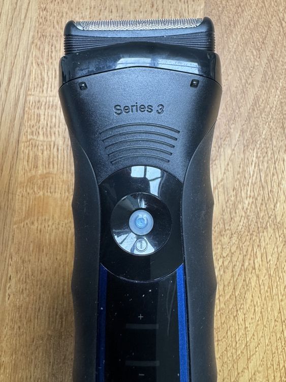 Braun Rasoi & Lamette da barba: BRAUN Rasierapparat Serie 3 - Inkl. Zubehör & Beschreibung – Usato da Gurmels venduto da topsommer 4