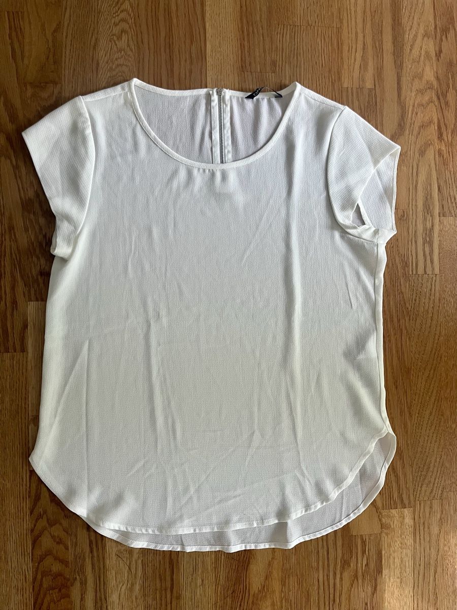 Only T-shirt: 4x ONLY T-Shirt/Bluse, Grösse 36 – Usato da Sursee venduto da abcdxyz 3