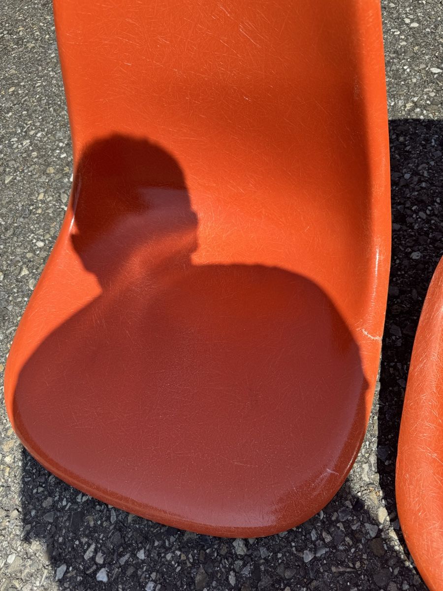 Stühle: 5 Eames Schalen Orange ab 1.- Defekt  – Gebraucht aus Grenchen von Design-Outlet 7