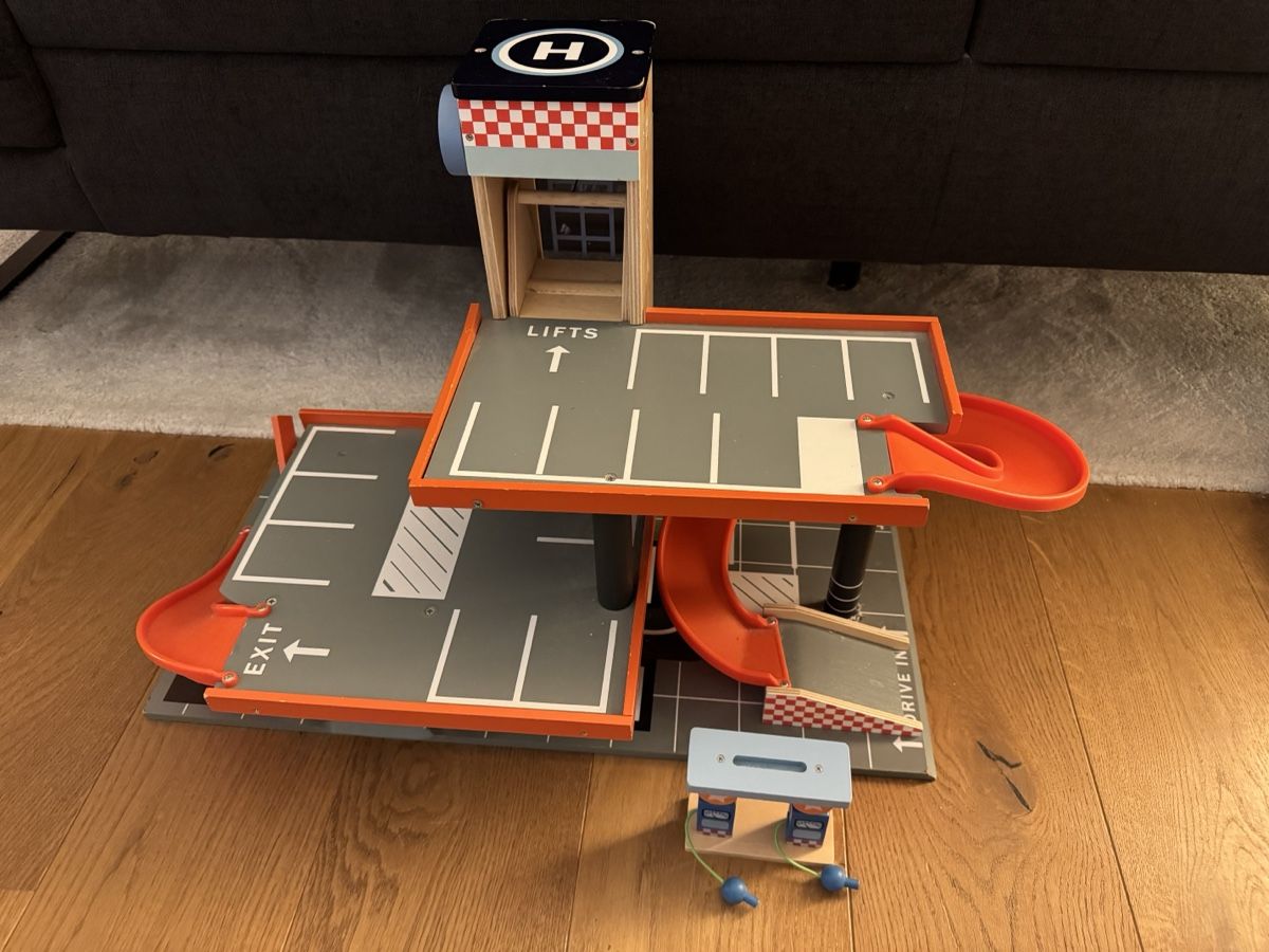 Parkhaus Holz Aldi