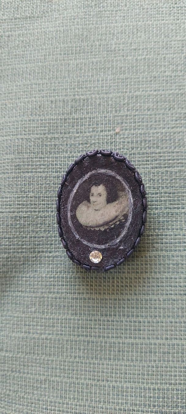 Broches & Aiguilles: Toute petite broche – Neuf avec emballage d'origine à Plan-Les-Ouates par Lolothebest