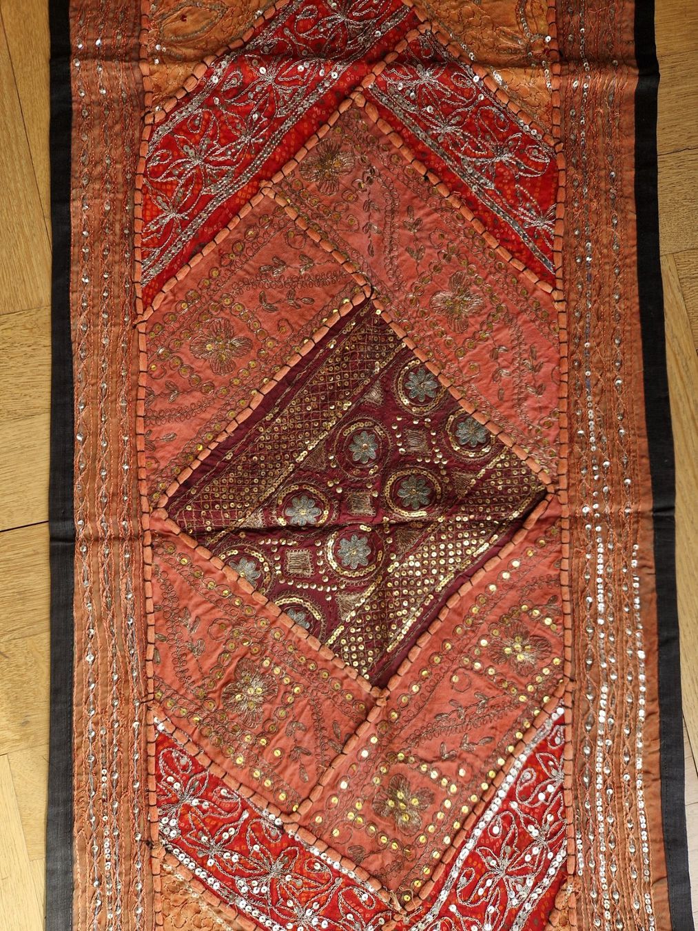 Tessuti: Tischläufer / Indischer Patchwork Handbestickt mit Pailetten – Usato da Küsnacht ZH venduto da 2011_ 3