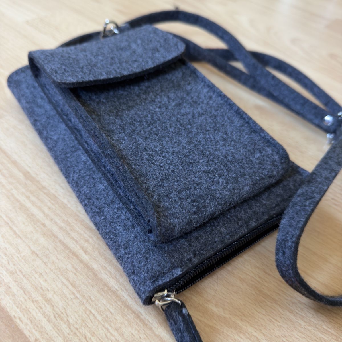Borse: Handytasche Filz Grau mit vielen Fächern NEU – Nuovo (secondo la descrizione) da Widnau venduto da kustercarmen