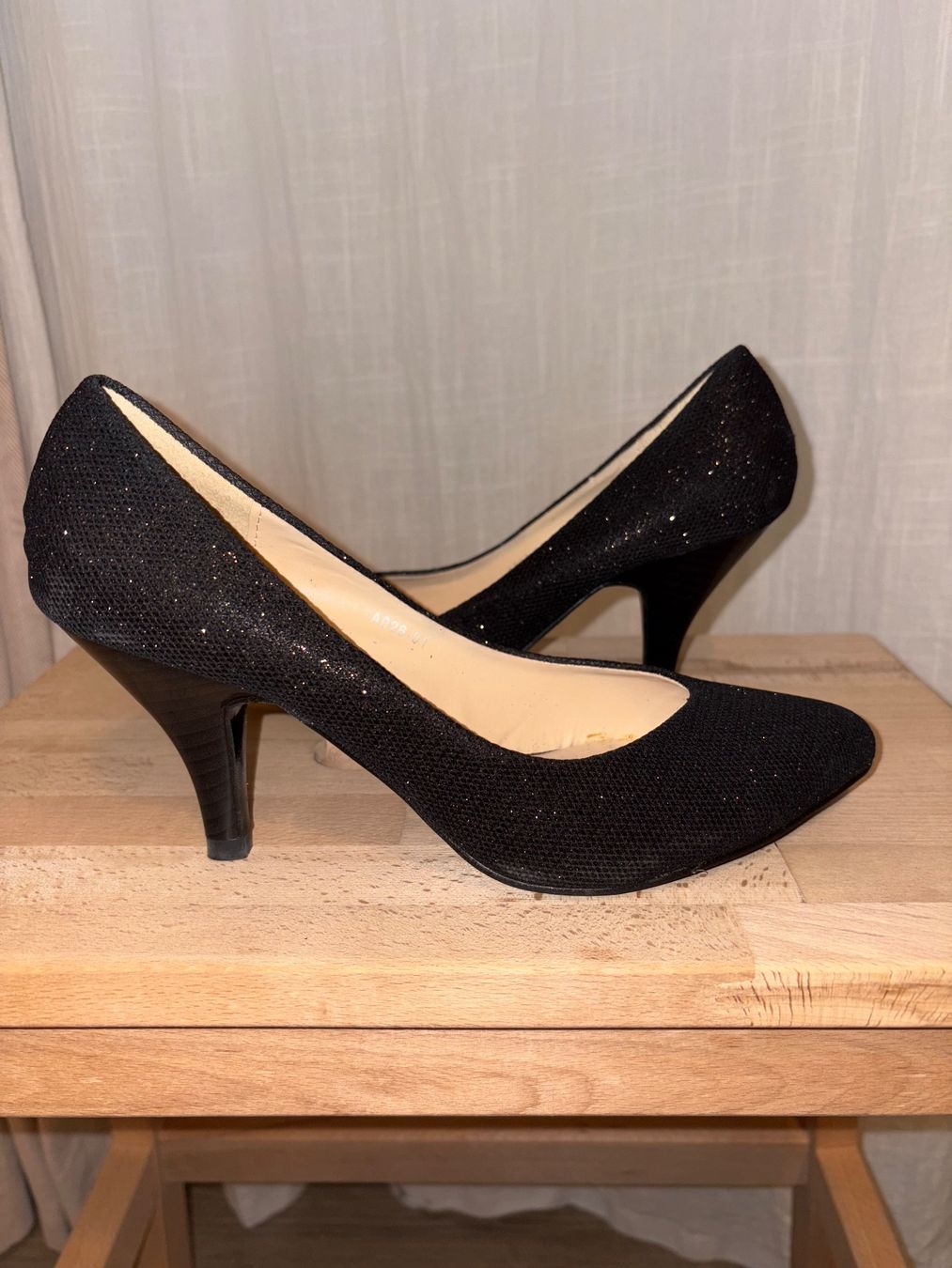 Scarpe da donna: Pumps, Schwarzer Glitter, Grösse 36, 5cm Absatz – Usato da Niederglatt ZH venduto da mat_7k7p