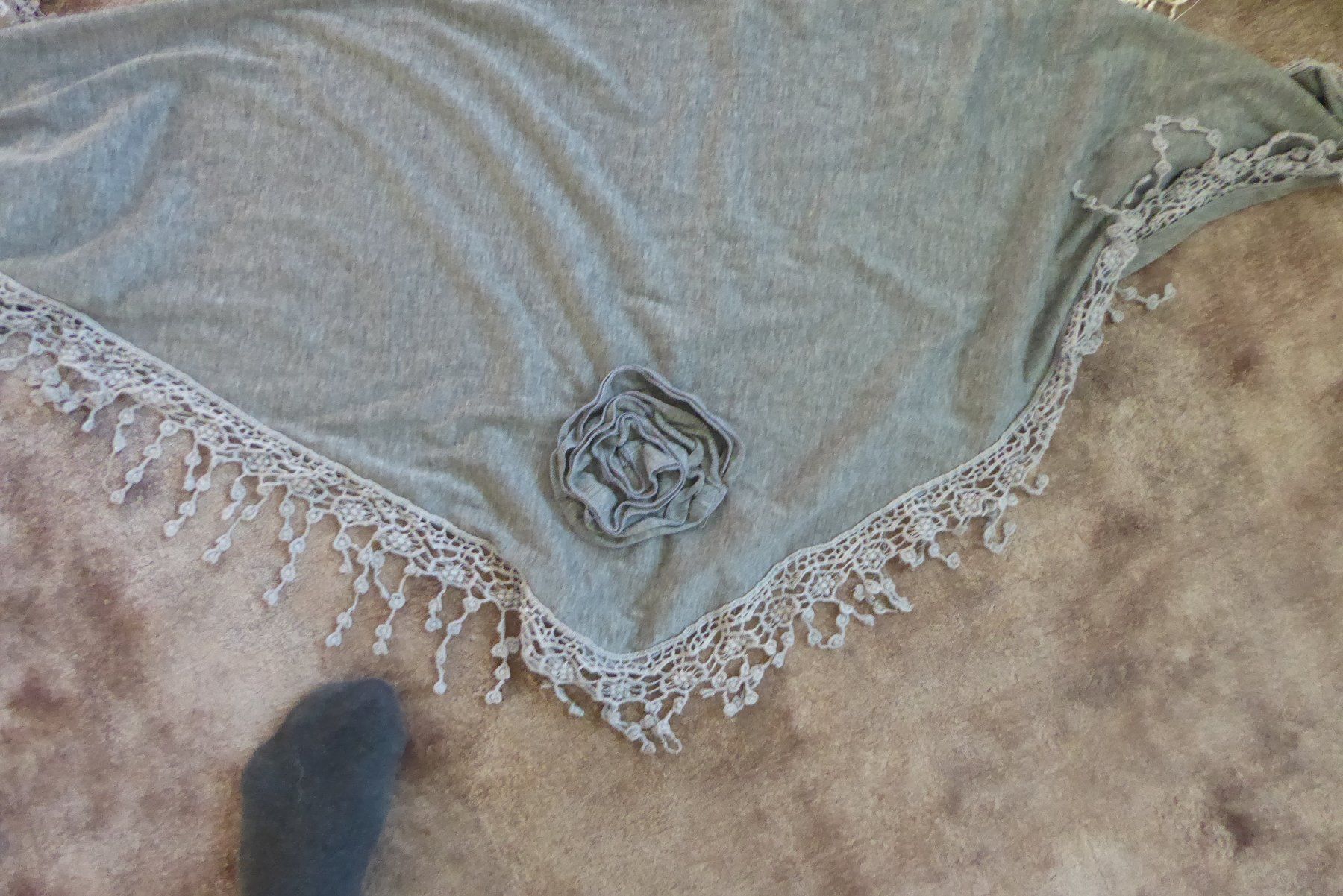 Foulard & Sciarpe: 4 Romantische Schal – Usato da Sargans venduto da Benziner 2