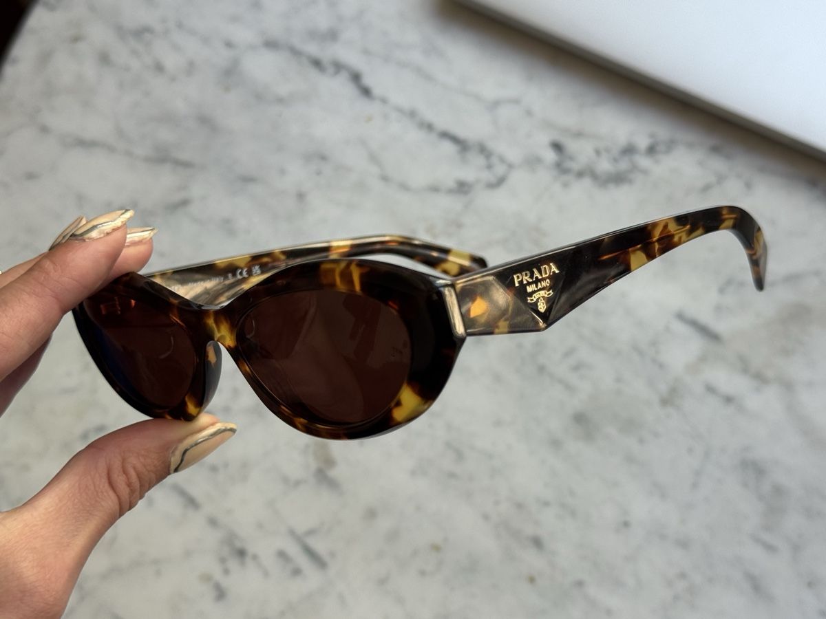 Prada Occhiali & Lenti: Prada Sonnenbrille Modell: PR 26ZS Braun – Nuovo e nell'imballaggio originale da Basel venduto da julia_schuerch