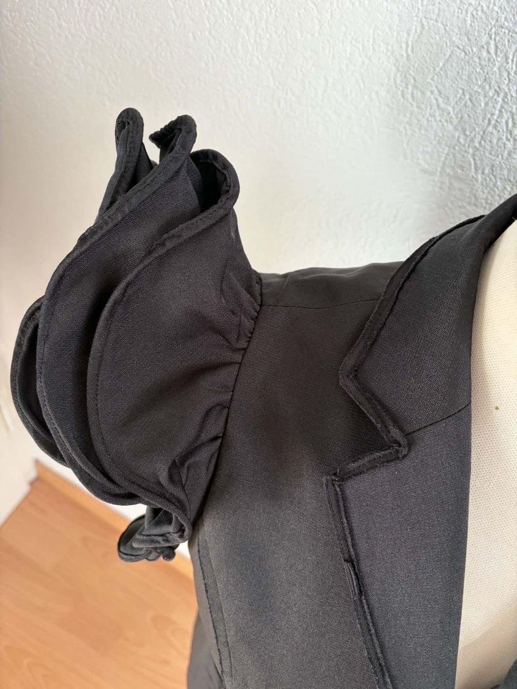 Bolero: Damen Blazer schwarz mit Puffärmeln M – Usato da Liestal venduto da aarroon 2