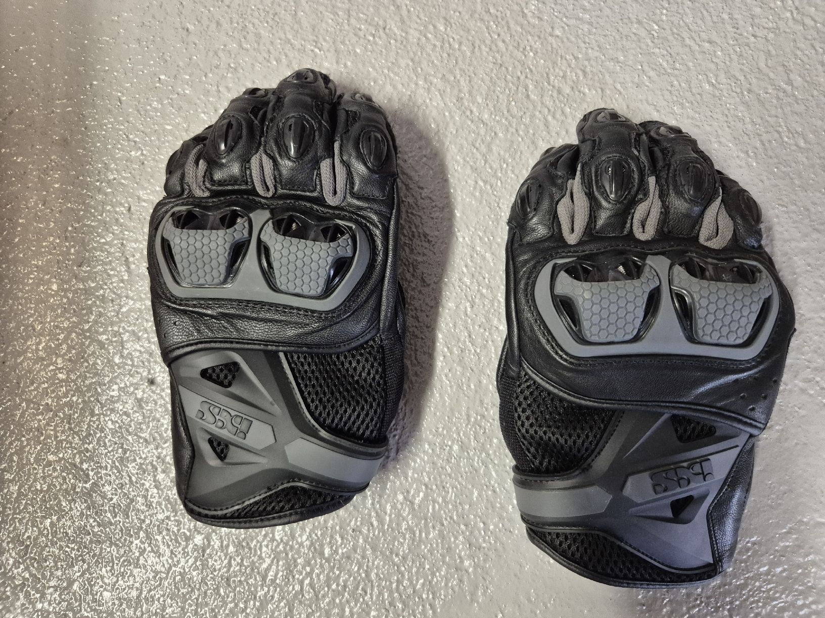 IXS Handschuhe & Handstulpen: Motorradhandschuhe Grösse L von IXS Schwarz – Gebraucht aus Sax von moooh