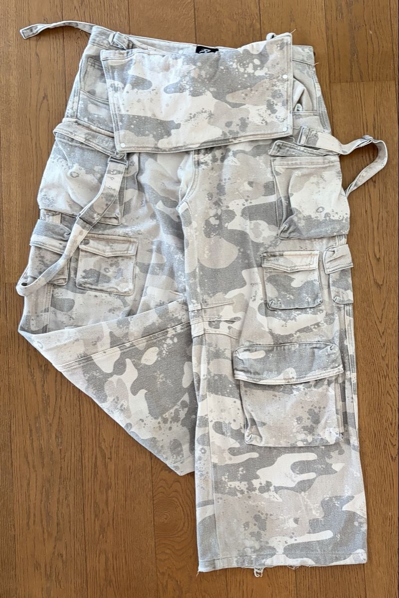 Pantaloni: Latzhose Cargohose Tarnmuster – Usato da Künten venduto da scoobydoo1312 1