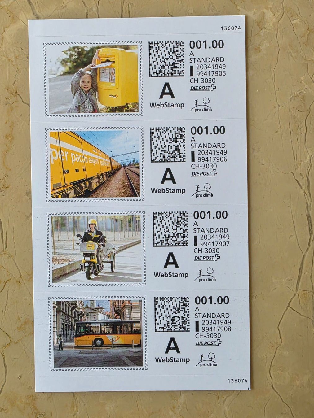 Tutti i francobolli: 8 Webstamps der Schweizerischen Post zu 1 Fr. mit Broschüre – Usato da Feusisberg venduto da ajjcrf44