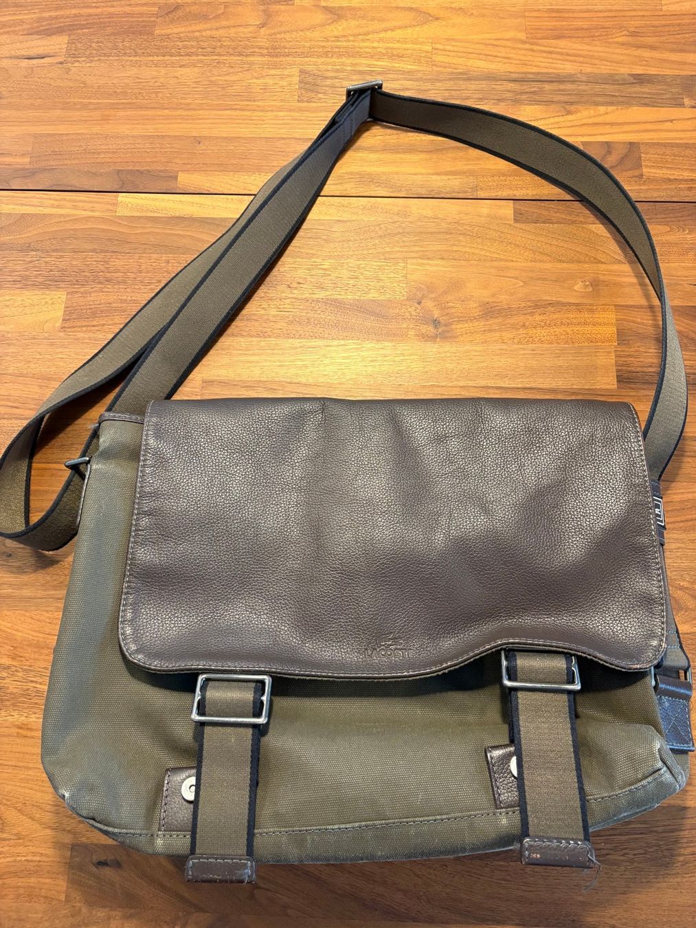 Lacoste Sacs: Lacoste Umhängetasche – D'occasion à Lachen SZ par dreanliner