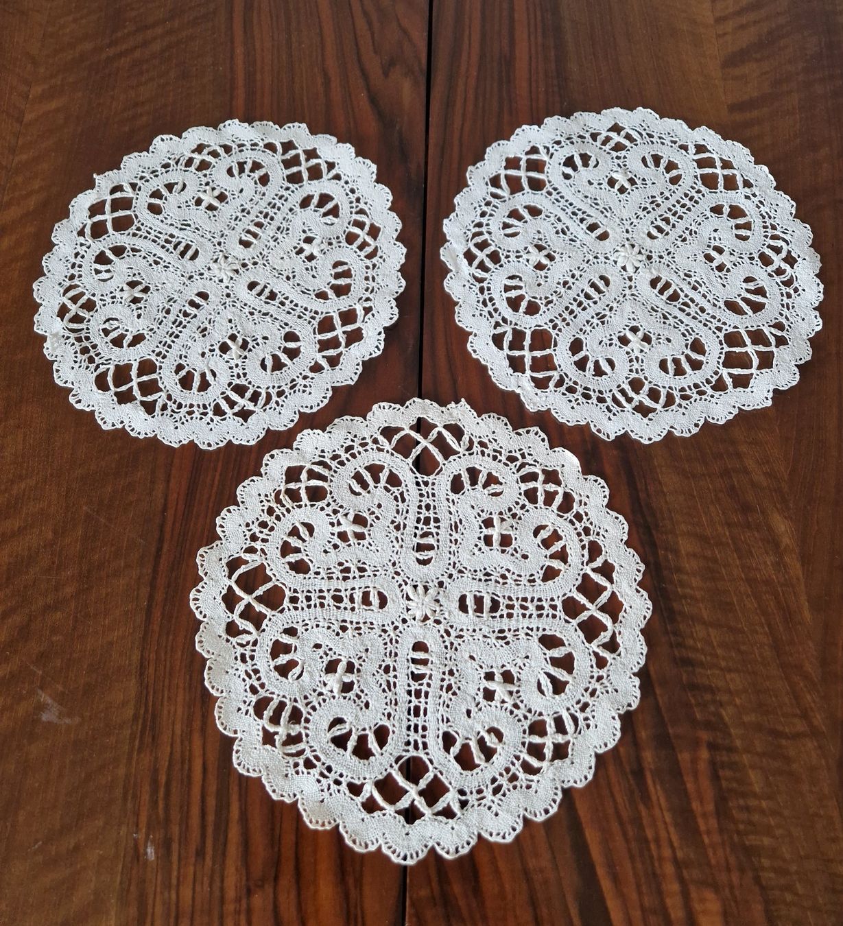 Altra biancheria da tavola: Klöppelspitze Deckeli Dm. 22cm. – Nuovo (secondo la descrizione) da Bern venduto da Antikbatik 7