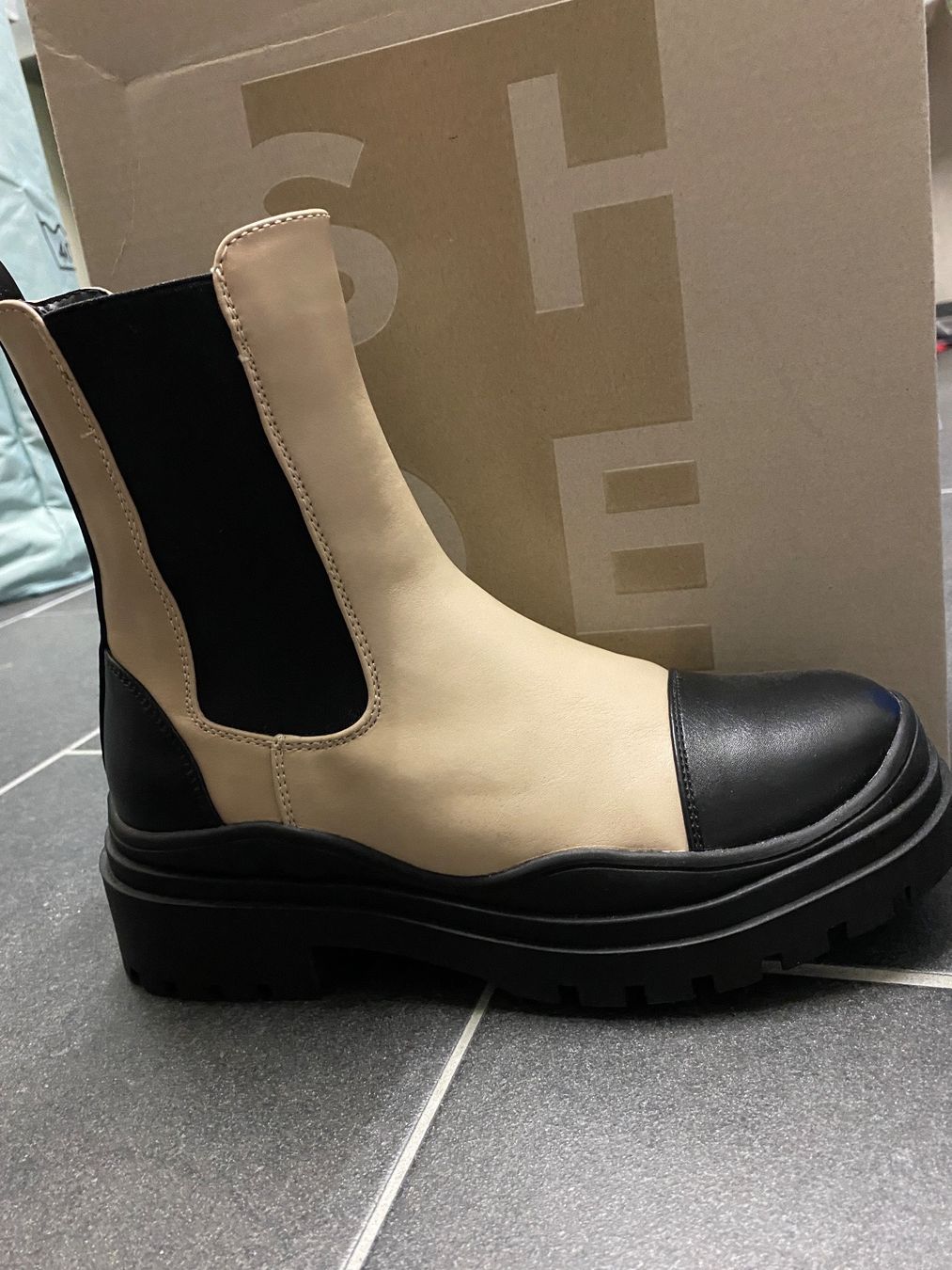 Scarpe da donna: NEUER VERO MODA BOOT EIERSCHALEN/BEIGE GR. 38 – Nuovo e nell'imballaggio originale da Dübendorf venduto da chlinibetris 2