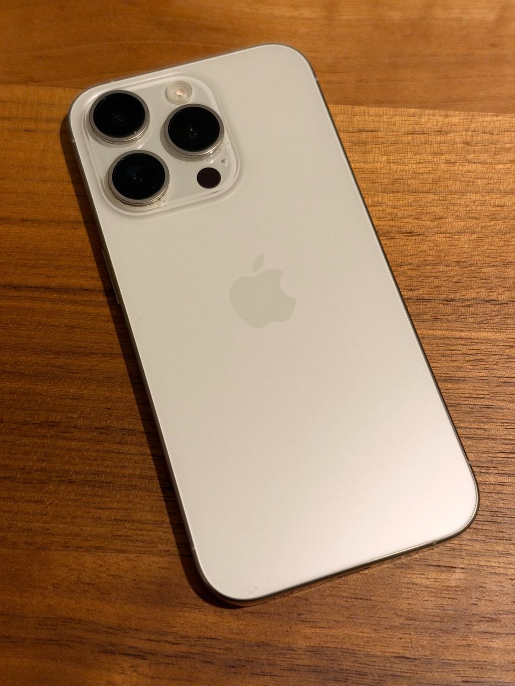 Apple Handys / Smartphones: iPhone 15 Pro, White Titanium, 256GB – Gebraucht aus Zürich von rbmsx 2
